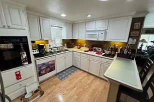 211 Regency Ct, Santa Rosa, CA 95401 - Photo 2