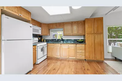 204 Barcelona Avenue, Novato, CA 94949 - Photo 8