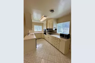 993 Champion Lane, Deer Park, CA 94576 - Photo 6