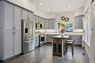 104 Village Oaks Ct, Healdsburg, CA 95448 - Photo 12