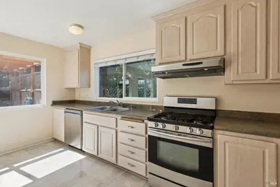 1553 Holly Avenue, Rohnert Park, CA 94928 - Photo 6