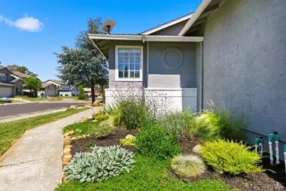 350 Jacaranda Drive, Suisun City, CA 94585 - Photo 6