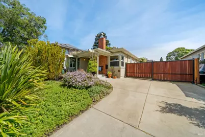 914 W 6th Street, Benicia, CA 94510 - Photo 2
