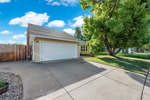 427 Temple Dr, Vacaville, CA 95687 - Photo 2