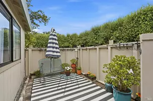 32 Dockside Cir, San Rafael, CA 94903 - Photo 2