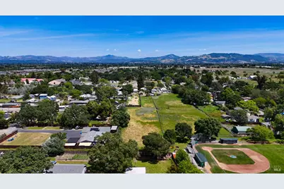 1047 S Wright Road, Santa Rosa, CA 95407 - Photo 2