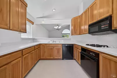 2429 Lemur Street, Santa Rosa, CA 95401 - Photo 2