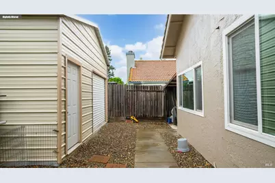 606 Sunnyvale Place, Vacaville, CA 95687 - Photo 52