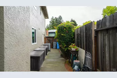606 Sunnyvale Place, Vacaville, CA 95687 - Photo 46
