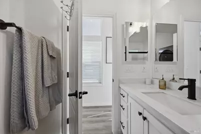 819 Center Street, Healdsburg, CA 95448 - Photo 28