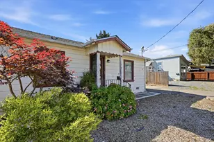 819 Center St, Healdsburg, CA 95448 - Photo 2