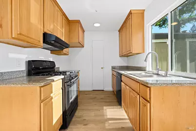 319 Algiers Court, Santa Rosa, CA 95409 - Photo 8