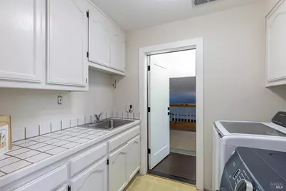 1018 Oakmont Court, Napa, CA 94559 - Photo 30