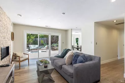 1018 Oakmont Court, Napa, CA 94559 - Photo 20