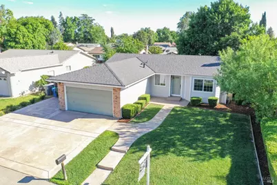 935 W F Street, Dixon, CA 95620 - Photo 2