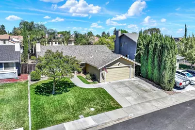 699 Shannon Drive, Vacaville, CA 95688 - Photo 2