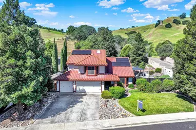 573 Rambleton Drive, Vacaville, CA 95688 - Photo 2