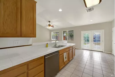 943 Fallsgrove Way, Vacaville, CA 95687 - Photo 24