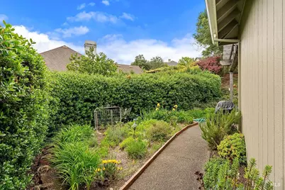 6252 Meadowstone Drive, Santa Rosa, CA 95409 - Photo 4