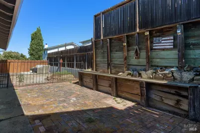 455 W M Street, Benicia, CA 94510 - Photo 32