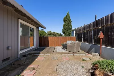 455 W M Street, Benicia, CA 94510 - Photo 30
