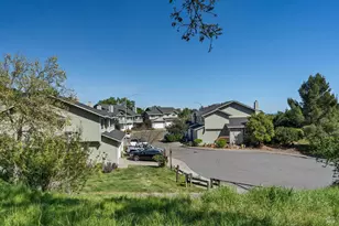 21 Briarwood Ct, Novato, CA 94947 - Photo 34
