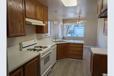 349 Zachary Drive, Vacaville, CA 95687 - Photo 2