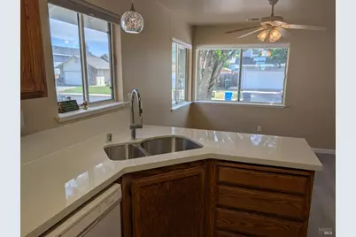 349 Zachary Drive, Vacaville, CA 95687 - Photo 6