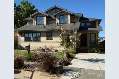 814 W I Street, Benicia, CA 94510 - Photo 2