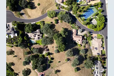 2060 Pinecrest Court, Vacaville, CA 95688 - Photo 2