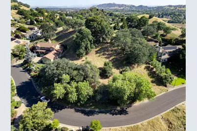2060 Pinecrest Court, Vacaville, CA 95688 - Photo 4