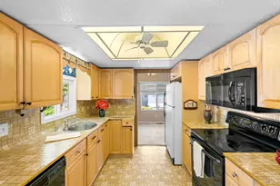 300 E H St, Benicia, CA 94510 - Photo 14