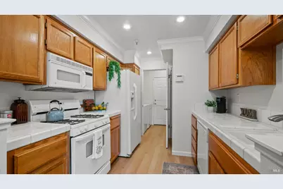 106 Roseburg Way, Fairfield, CA 94534 - Photo 14