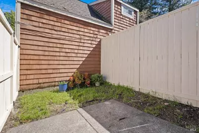2426 Lakeview Drive, Santa Rosa, CA 95405 - Photo 30