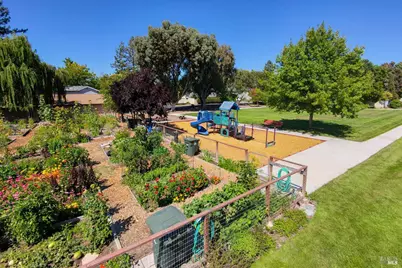 2426 Lakeview Drive, Santa Rosa, CA 95405 - Photo 40