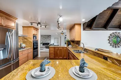 1365 W L Street, Benicia, CA 94510 - Photo 12