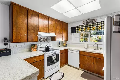 1172 Cayetano Drive, Napa, CA 94559 - Photo 18