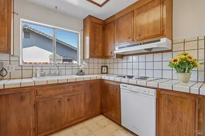 331 E Pacific Avenue, Fairfield, CA 94533 - Photo 26