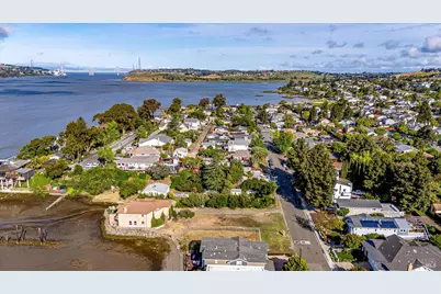 704 W I Street, Benicia, CA 94510 - Photo 14