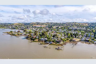 704 W I Street, Benicia, CA 94510 - Photo 18