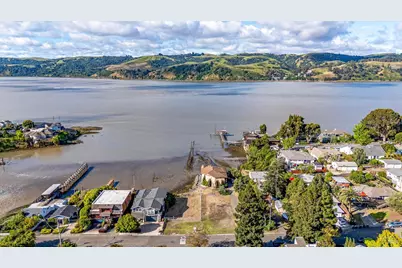 704 W I Street, Benicia, CA 94510 - Photo 12