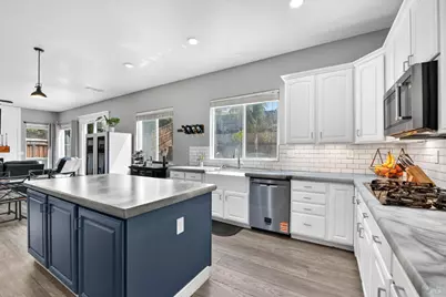 612 Pacific Grove Court, Vacaville, CA 95688 - Photo 4