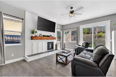 612 Pacific Grove Court, Vacaville, CA 95688 - Photo 14