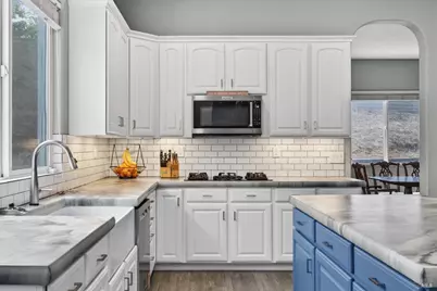 612 Pacific Grove Court, Vacaville, CA 95688 - Photo 6