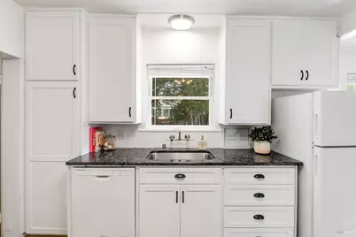 445 E H Street, Benicia, CA 94510 - Photo 18