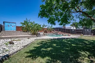 655 W Creekside Cir, Dixon, CA 95620 - Photo 32