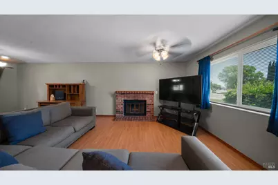 655 W Creekside Circle, Dixon, CA 95620 - Photo 6