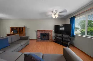 655 W Creekside Cir, Dixon, CA 95620 - Photo 6