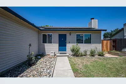 655 W Creekside Circle, Dixon, CA 95620 - Photo 4