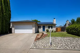 655 W Creekside Cir, Dixon, CA 95620 - Photo 2